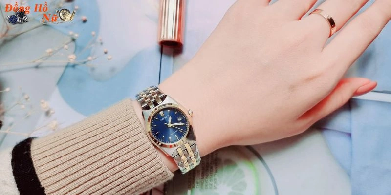 Chiếc đồng hồ nữ với thiết kế thanh lịch, hoàn hảo cho những buổi tiệc trang trọng